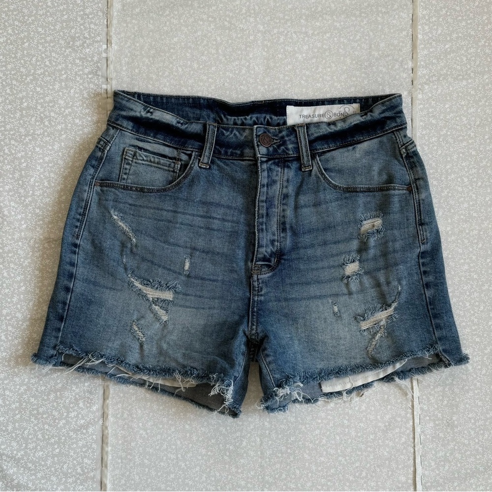 Treasure & Bond Foster Boyfriend High-Rise Shorts